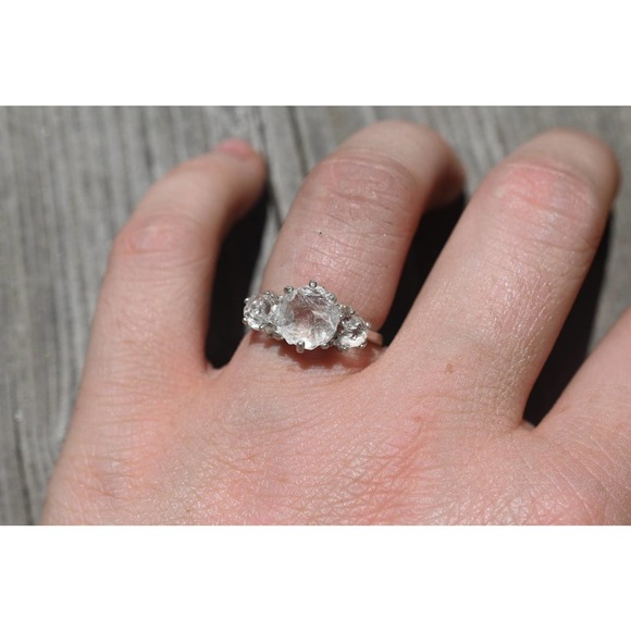 Round Engagement ring, raw diamond ring, natural stone ring, alternative - Picture 3 of 5